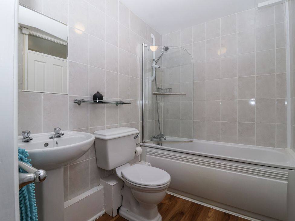 A bathroom with a bathtub and sink at Valley Lodge 20 Callington