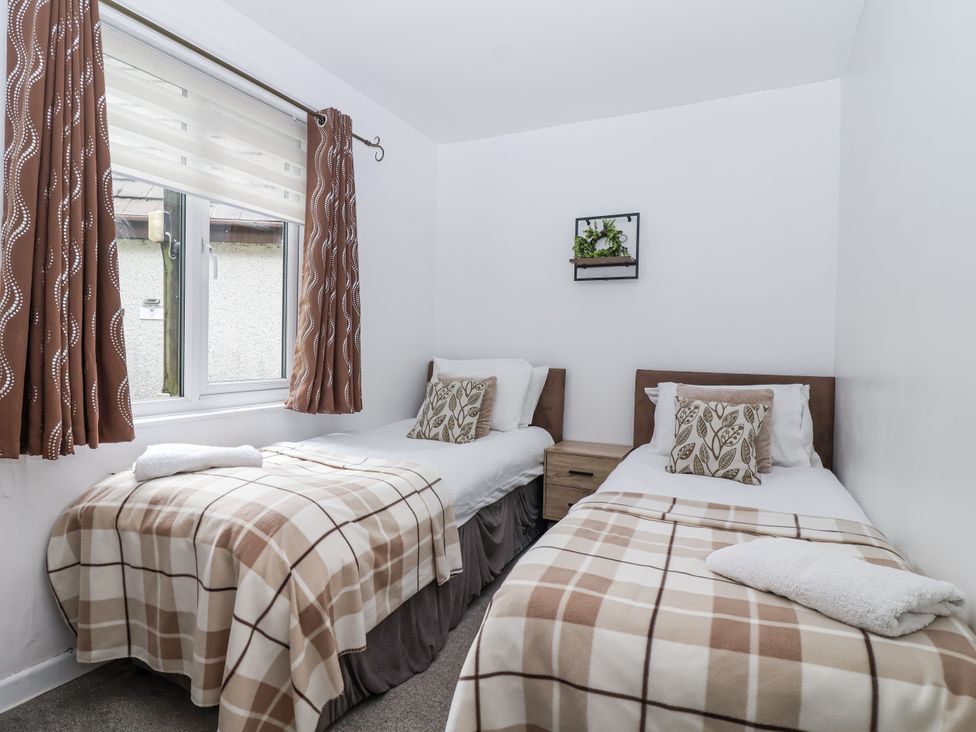 A bedroom with two single beds at Valley Lodge 20 Callington