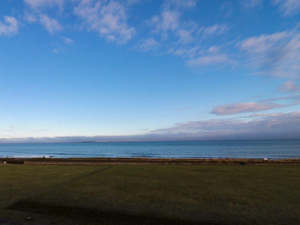 A view of the sea and sky at Glen Avon in Seahouses