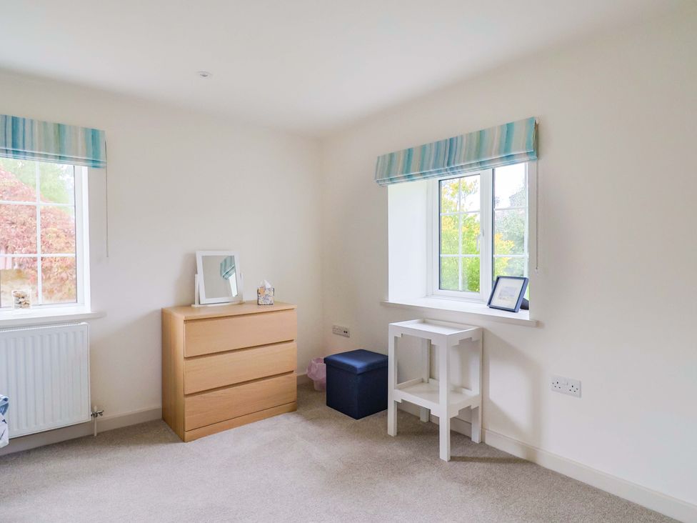 A bedroom with a dresser and a storage box at The Cottage Middle Westwater in Westwater Nr Axminster