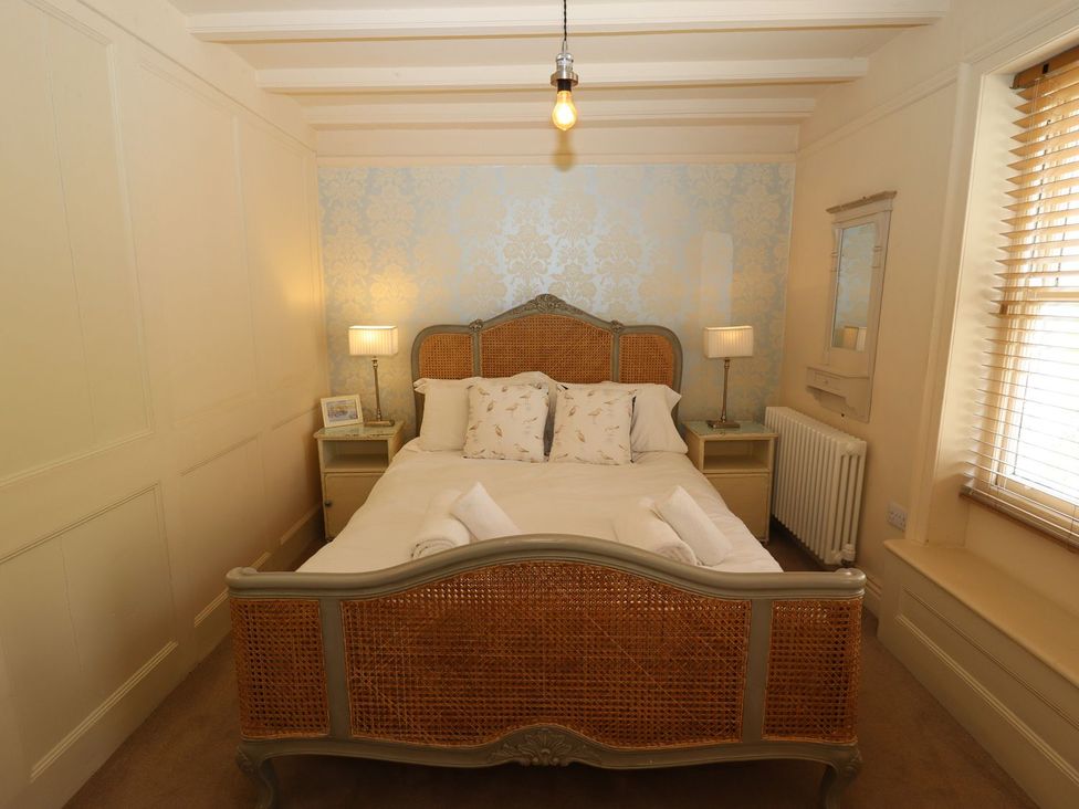 A bedroom with a bed and bedside tables at Greenfingers in Whitby