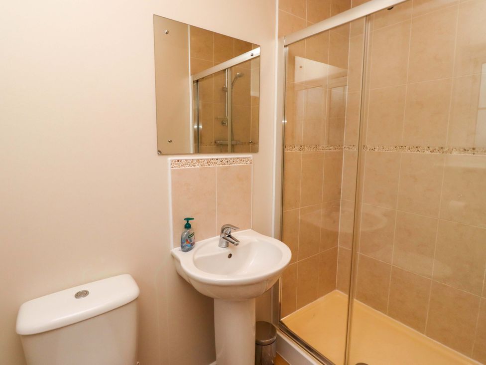 A bathroom with a sink, toilet, and shower at High Sea View