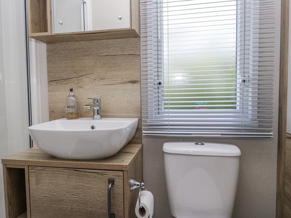 A bathroom with sink and toilet at Grasmoor View Lodge