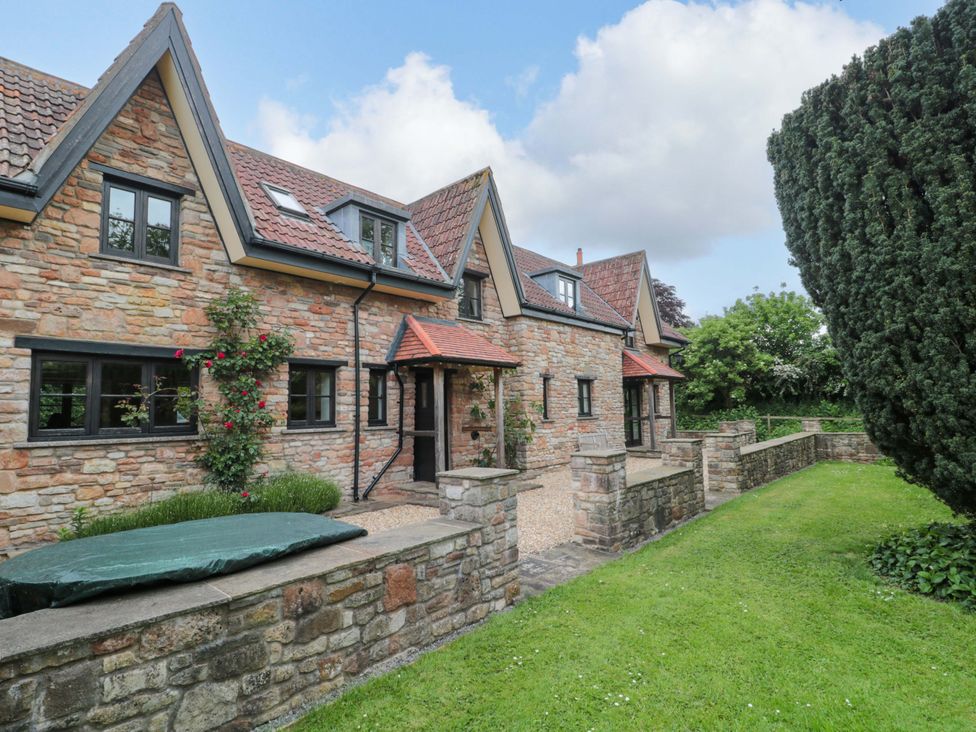 A house with garden and stone wall at Stowey Mead Stables Bishop Sutton