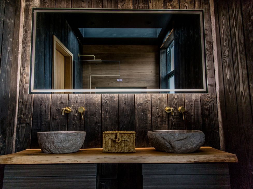 A bathroom with two sinks and a mirror at The Red House in Farndon