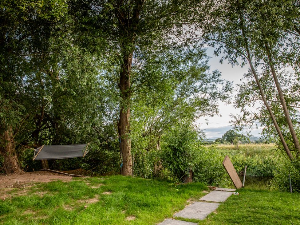 An outdoor area with a hammock and trees at The Red House in Farndon