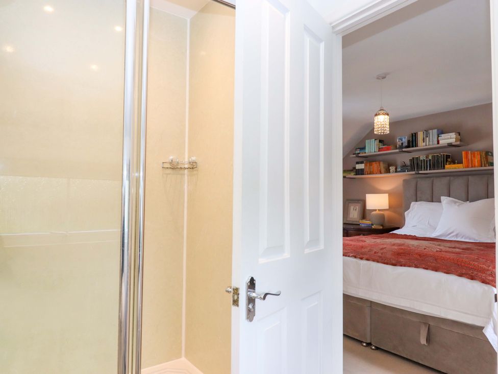 A bedroom with a shower visible at Town Farm Cottage in Barnstaple