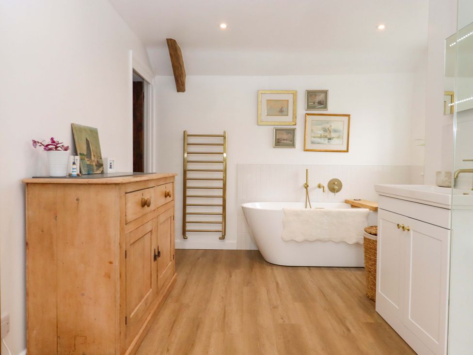 A bathroom with a bathtub and sink at Town Farm Cottage in Barnstaple