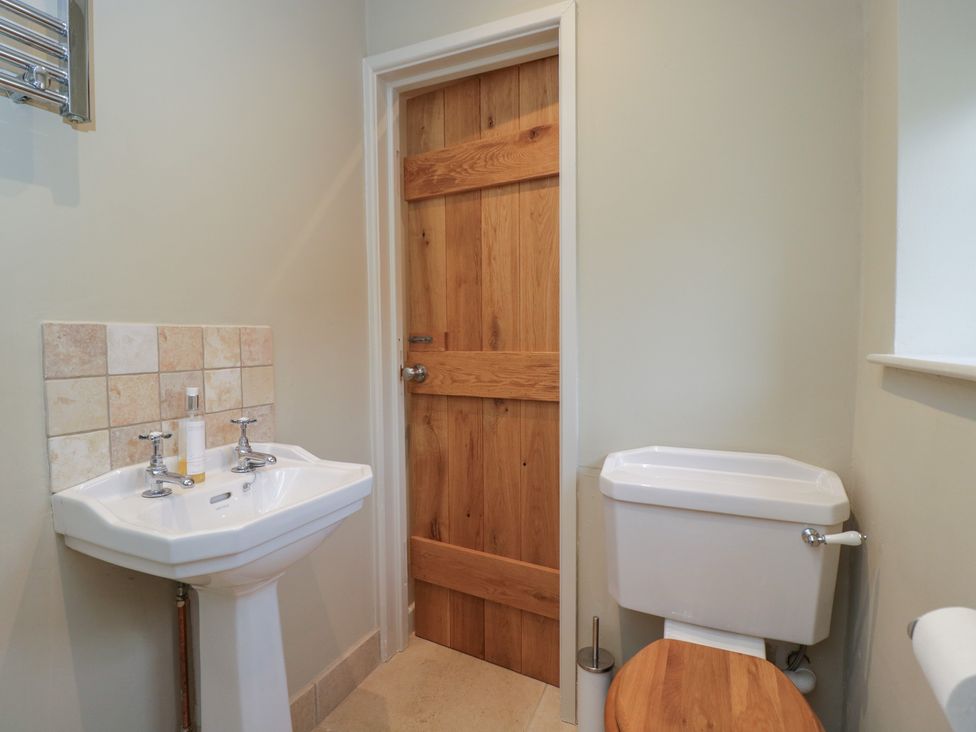 A bathroom with a sink and toilet at Granary Cottage
