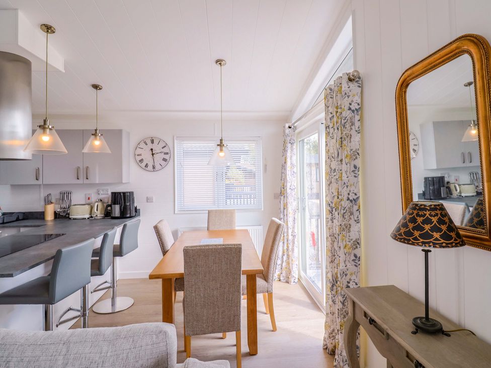 A dining room with a table and chairs at Cedar 1 Pinewood Retreat