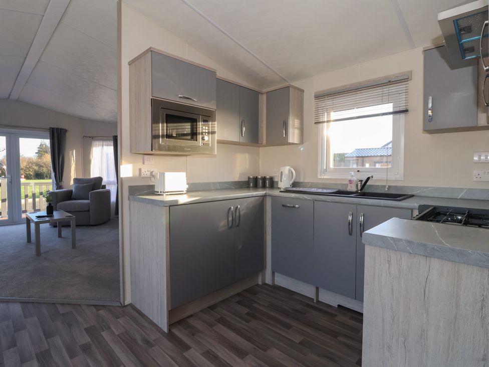 A kitchen with countertop and appliances at Meadows Park 4 Great Hatfield near Hornsea