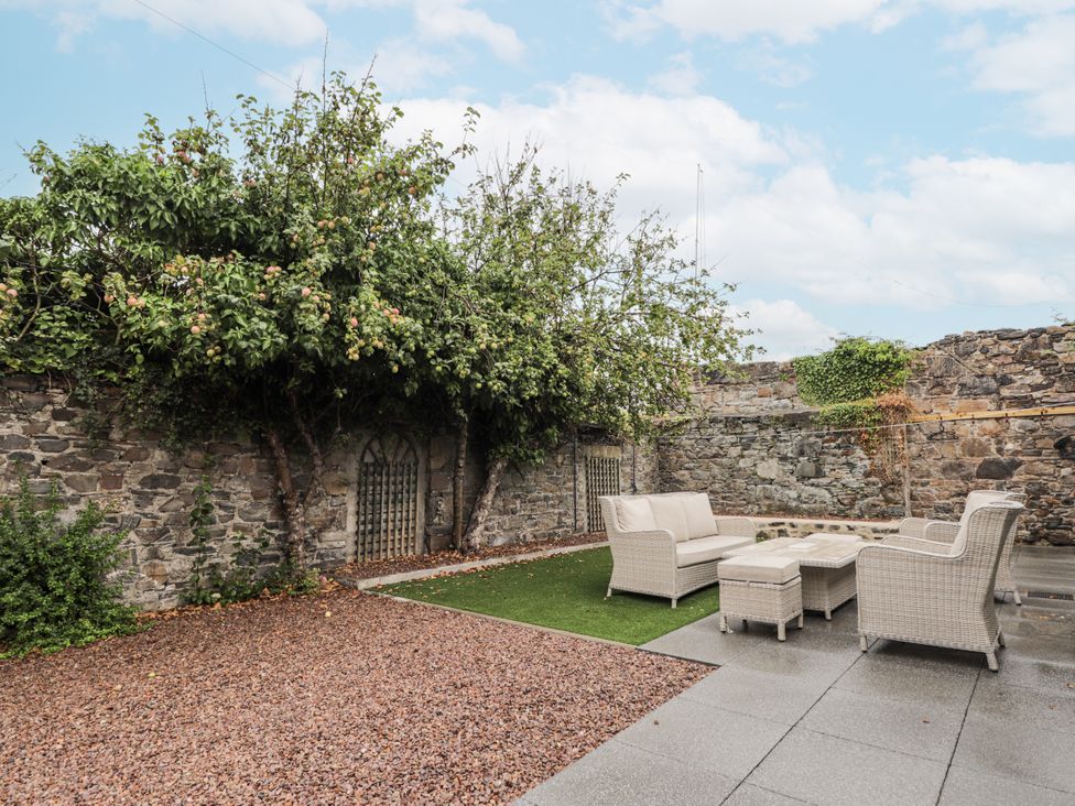 A garden with seating area at Apple Tree Cottage in Cullen