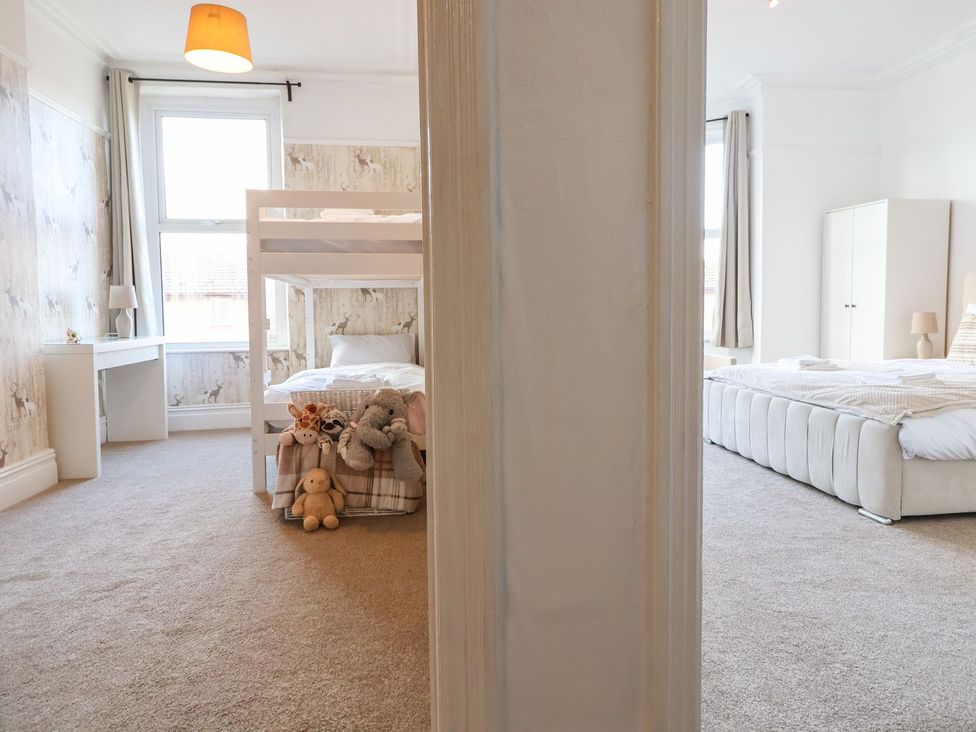 A bedroom with a bunk bed and stuffed animals at Mariners Lee in 