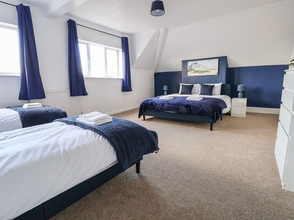 A bedroom with two beds and a window at Mariners Lee