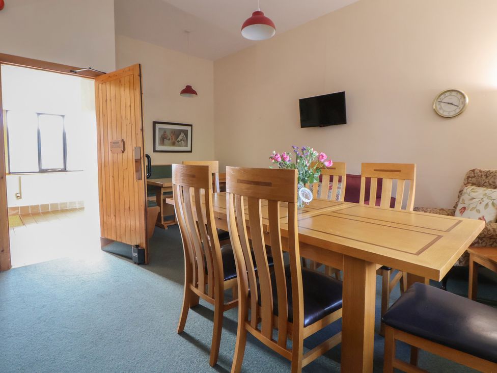 A dining room with a table and chairs at Clwyd Special Riding Centre 