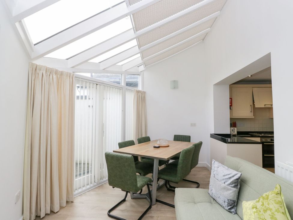 A dining room with a table and chairs at Swirl Howe in Keswick