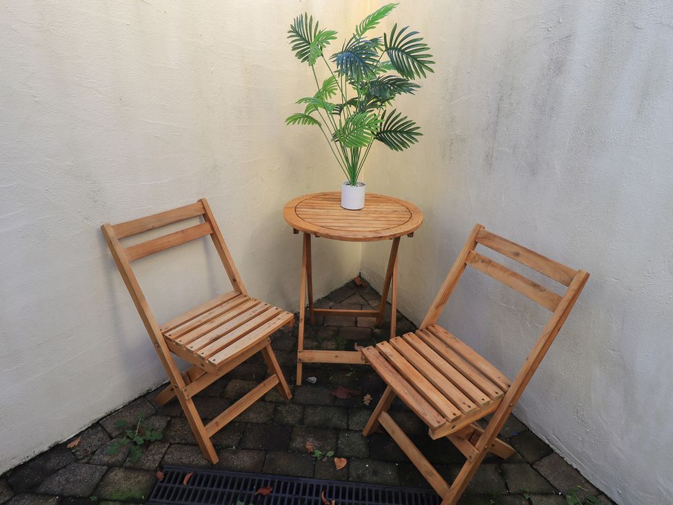 A table with two chairs and a plant in a pot at Swirl Howe in Keswick