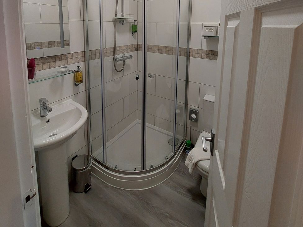 A bathroom with a sink, shower, and toilet at 1 Park Road in Windermere