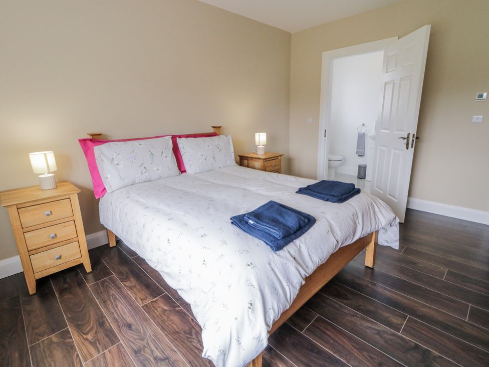 A bedroom with a bed and bedside tables at teac Caoimhe in Falcarragh