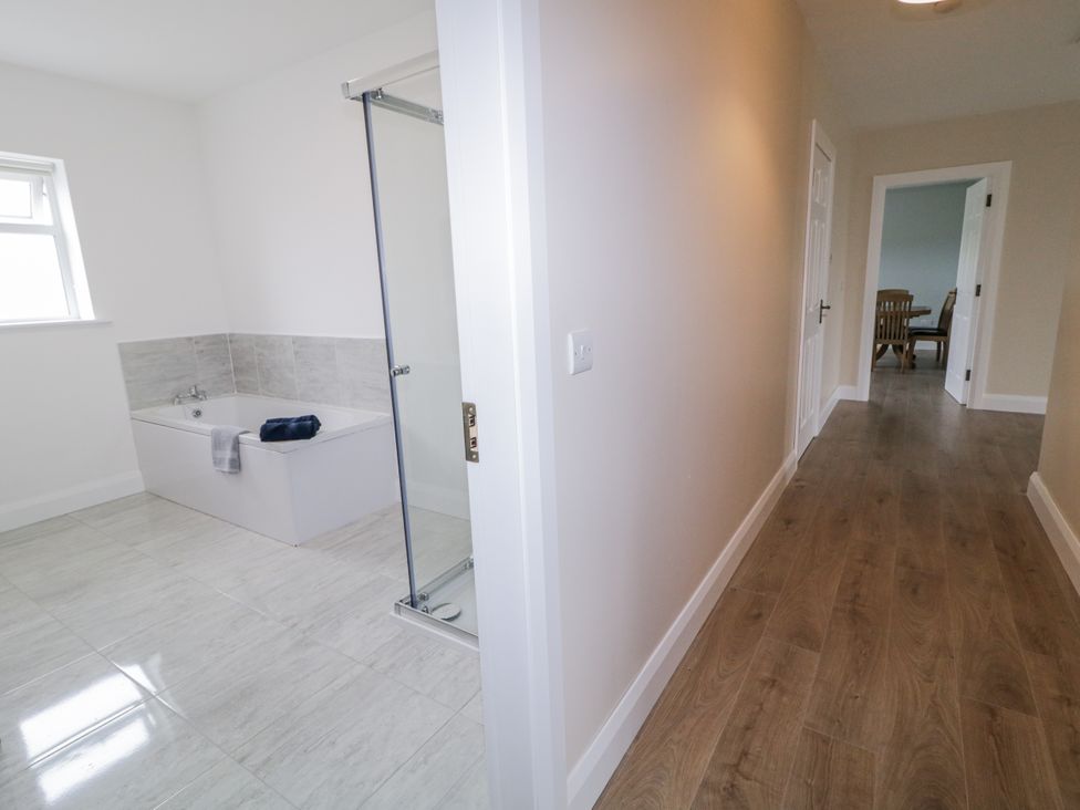 A bathroom with a bathtub and shower at Teac Caoimhe in Falcarragh