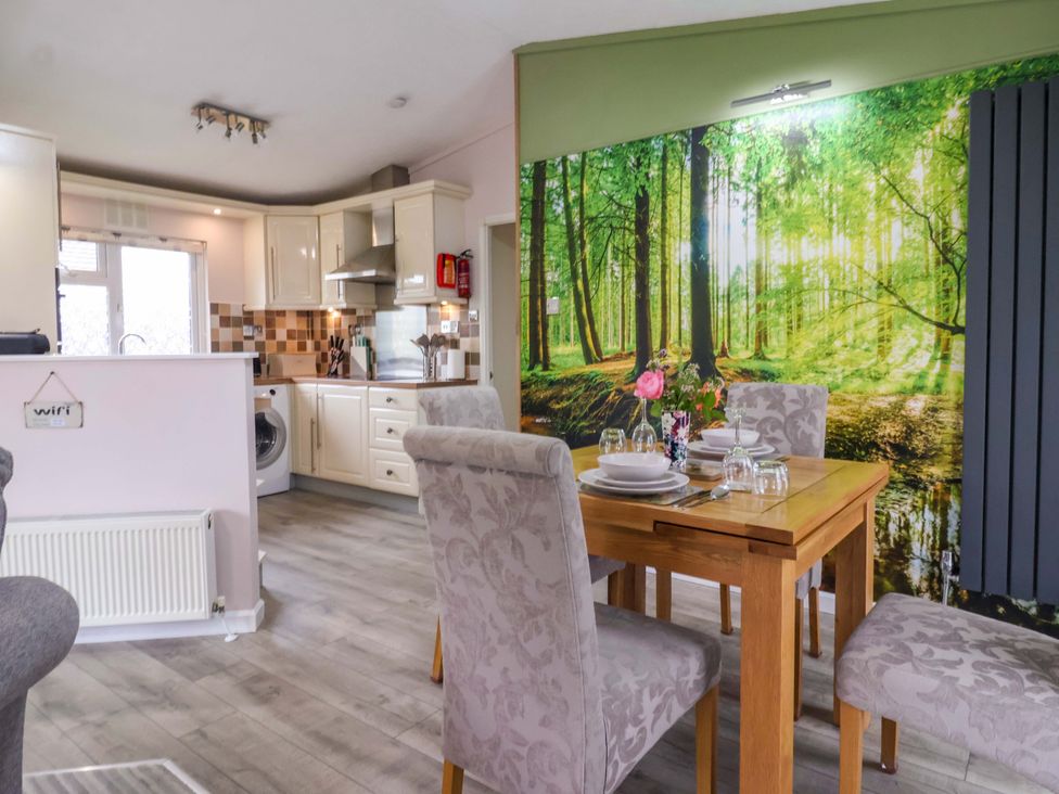 A kitchen with a dining table and chairs at Badgers Retreat - Two Dales in Richmond