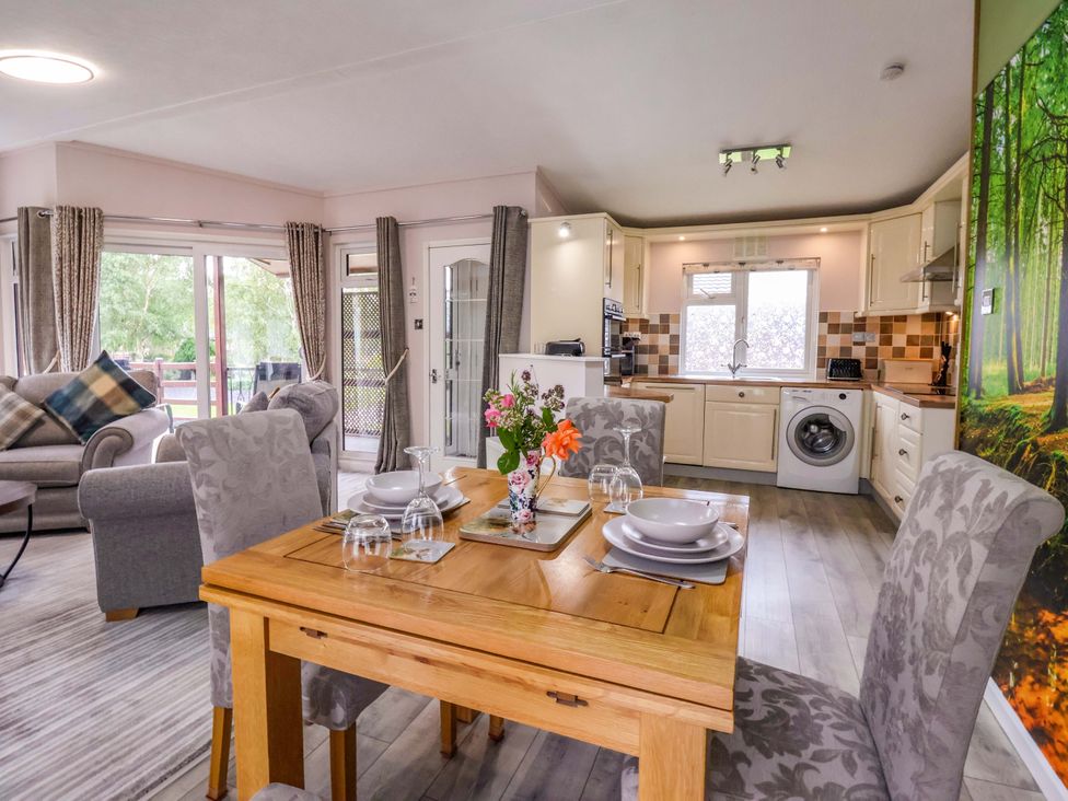 A dining area with table and chairs at Badgers Retreat - Two Dales in Richmond