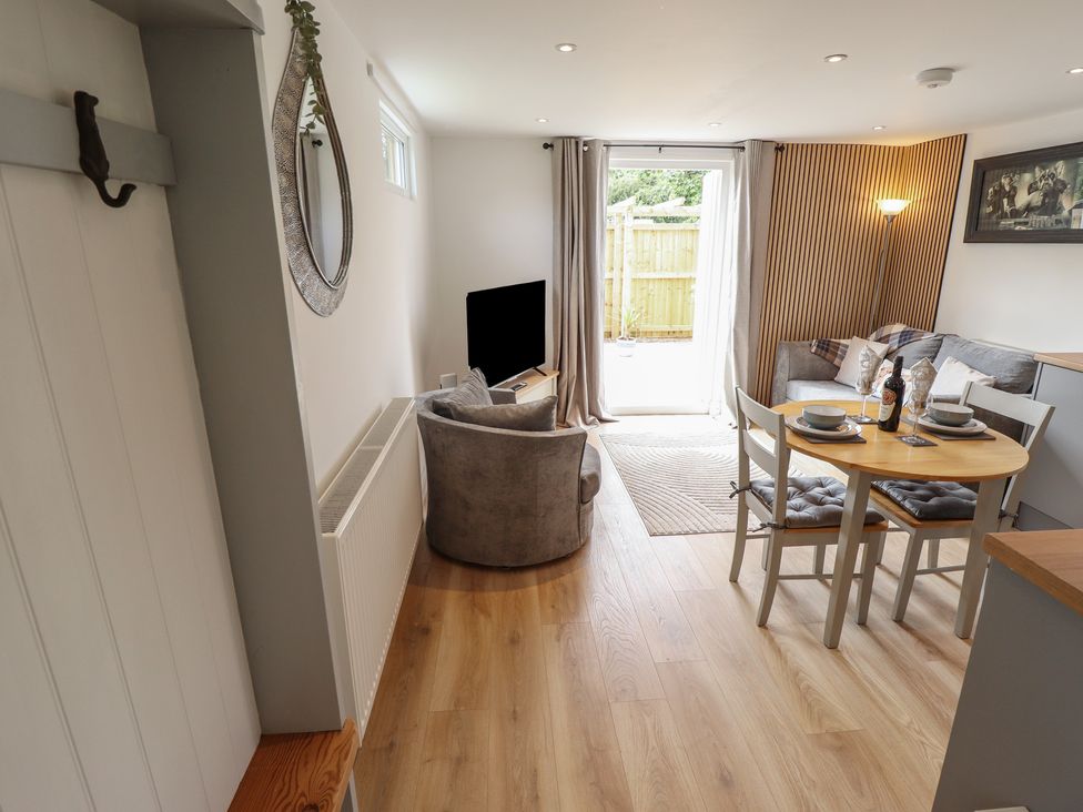 A living room with a table and chairs at Pear Tree Lodge in Alford