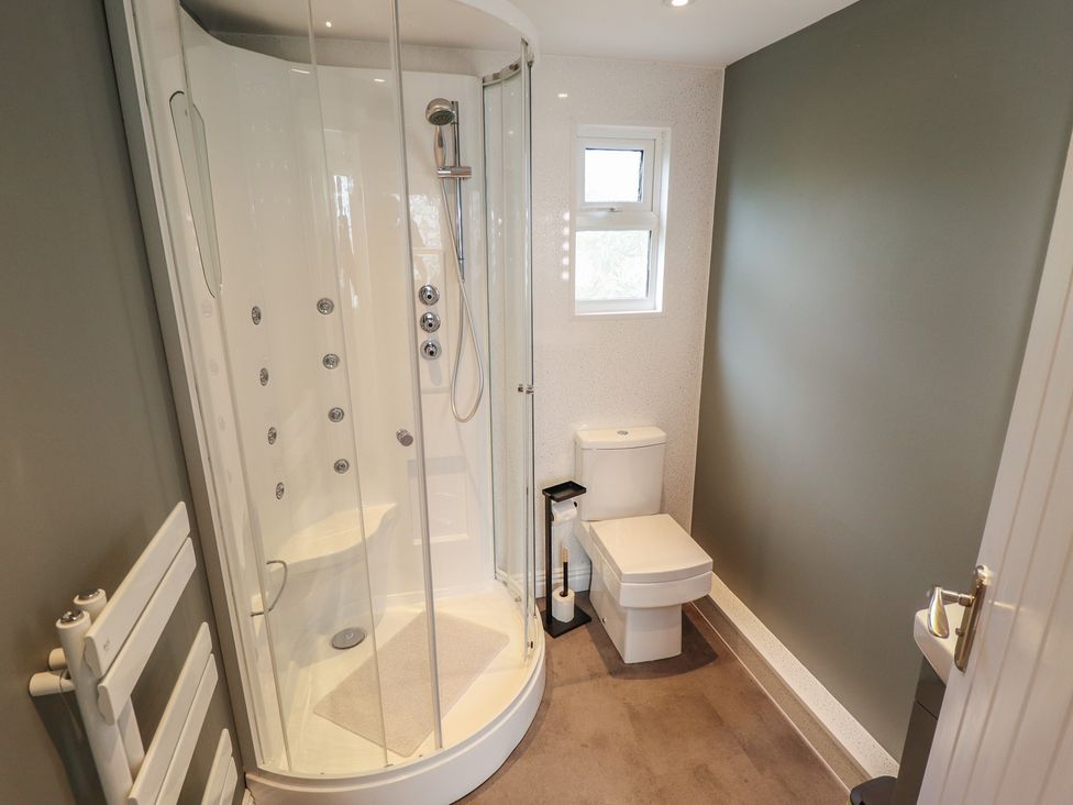 A bathroom with a shower and toilet at Pear Tree Lodge in Alford