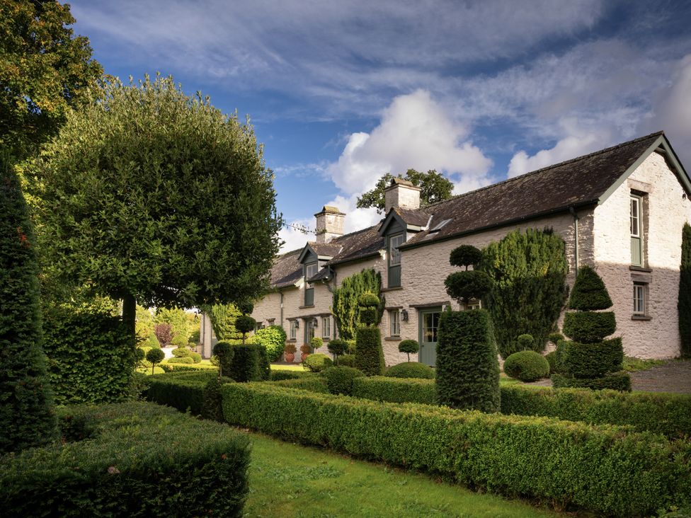 A house with a garden and trimmed hedges at West Cottage in Myddfai near Llandovery