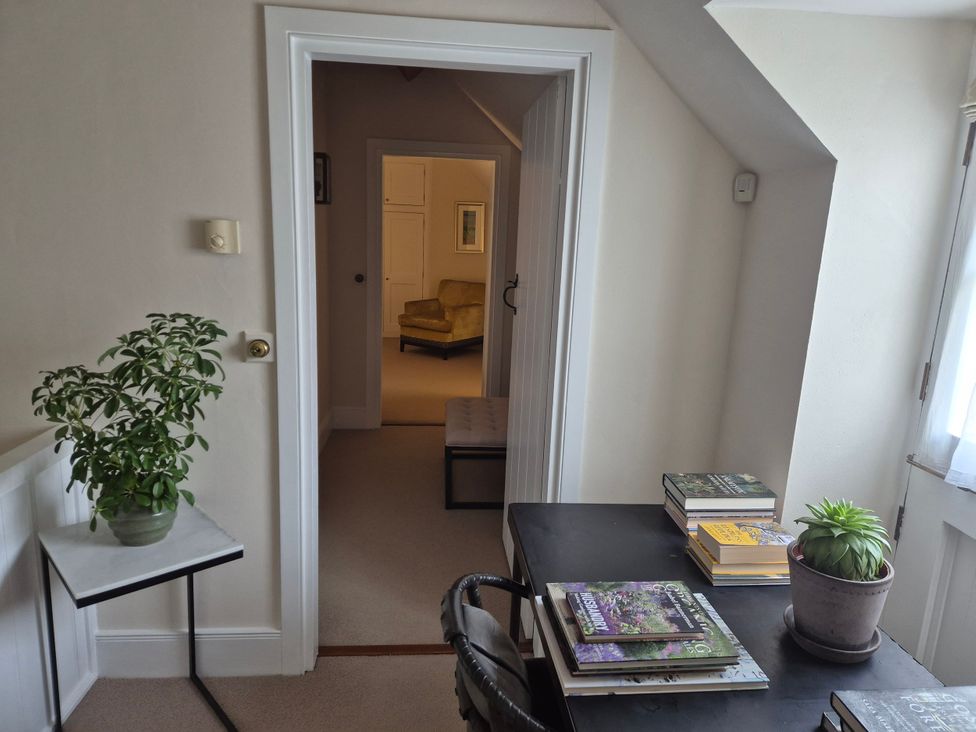 A study with a table, books and a plant at Gatekeepers Cottage in Myddfai near Llandovery