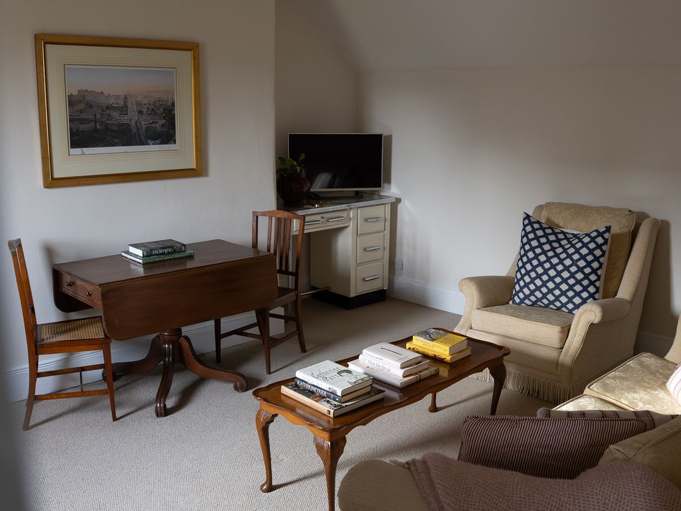 A living room with a table and chairs at Gatekeepers Cottage in Myddfai near Llandovery