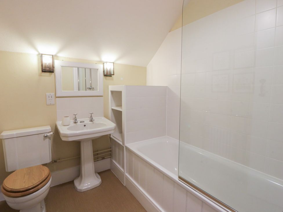 A bathroom with a sink, toilet, and bathtub at North Cottage in Llandovery