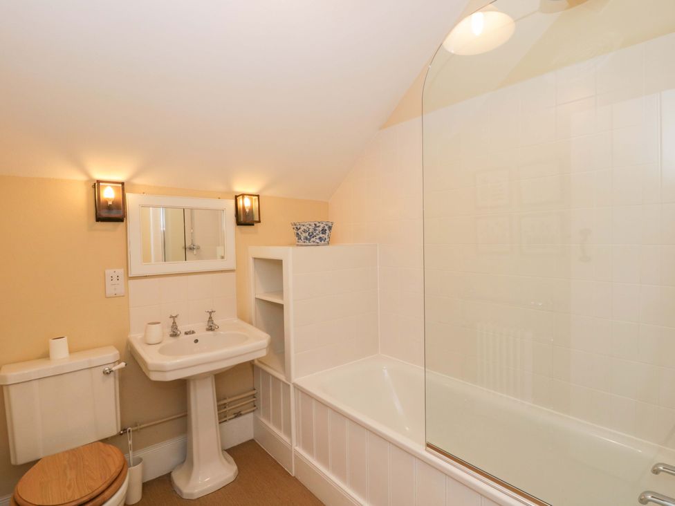 A bathroom with sink, toilet, and bathtub at North Cottage Myddfai near Llandovery