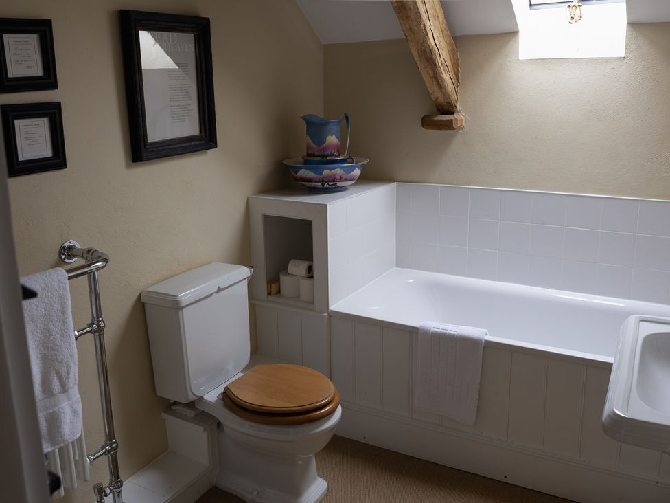 A bathroom with toilet and bathtub at North Cottage Myddfai near Llandovery