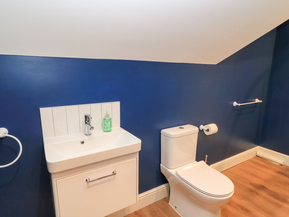 A bathroom with a sink and toilet at Peewit Coach House in Moreton-in-Marsh