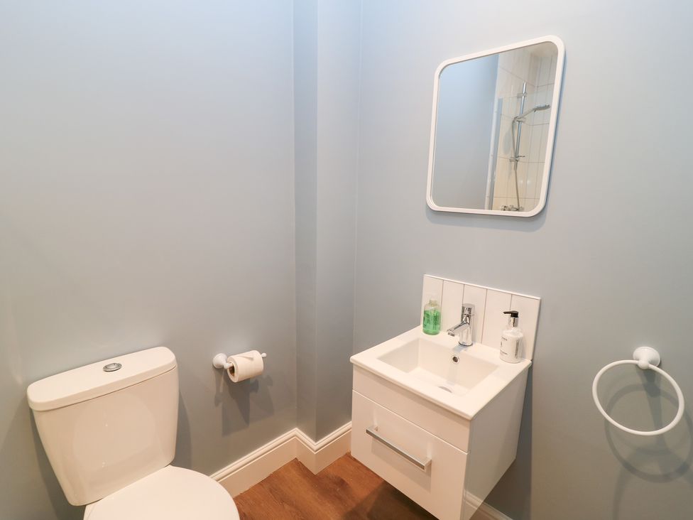 A bathroom with a sink and toilet at Peewit Coach House in Moreton-in-Marsh