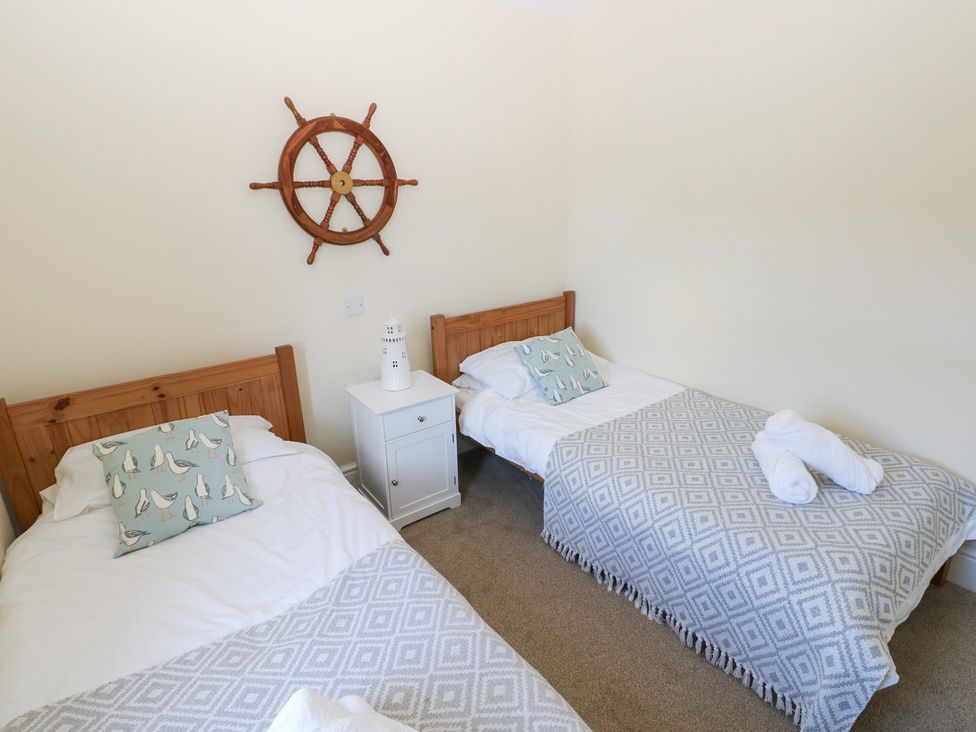 A bedroom with two single beds at Hawthorns in Swansea