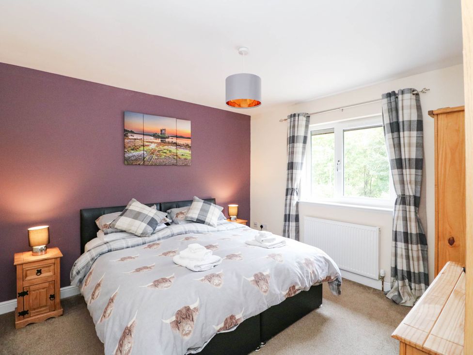 A bedroom with a bed and window at 1 Balnakeil in Dunbeg