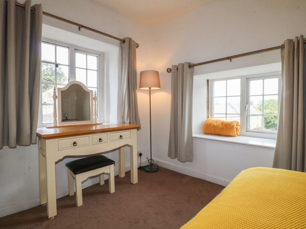 A bedroom with a dressing table and lamp at Blindwell House 