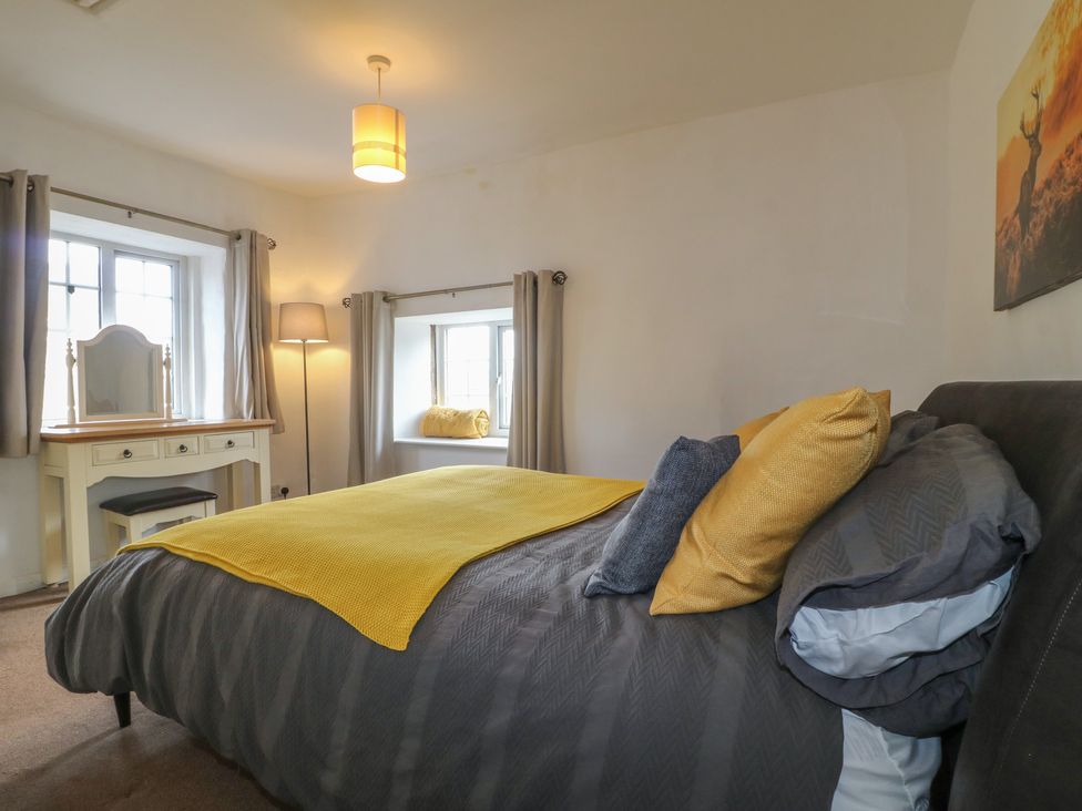 A bedroom with a bed and dressing table at Blindwell House 