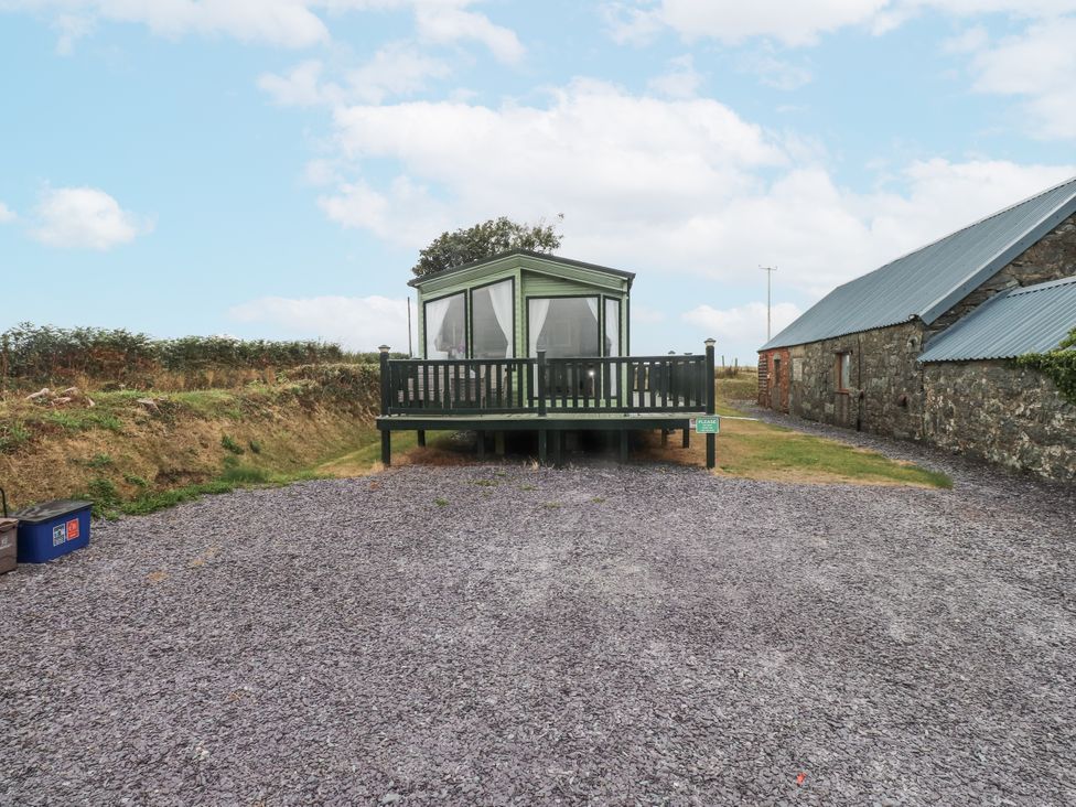 A gazebo in a gravel area at Bryncrin in Edern