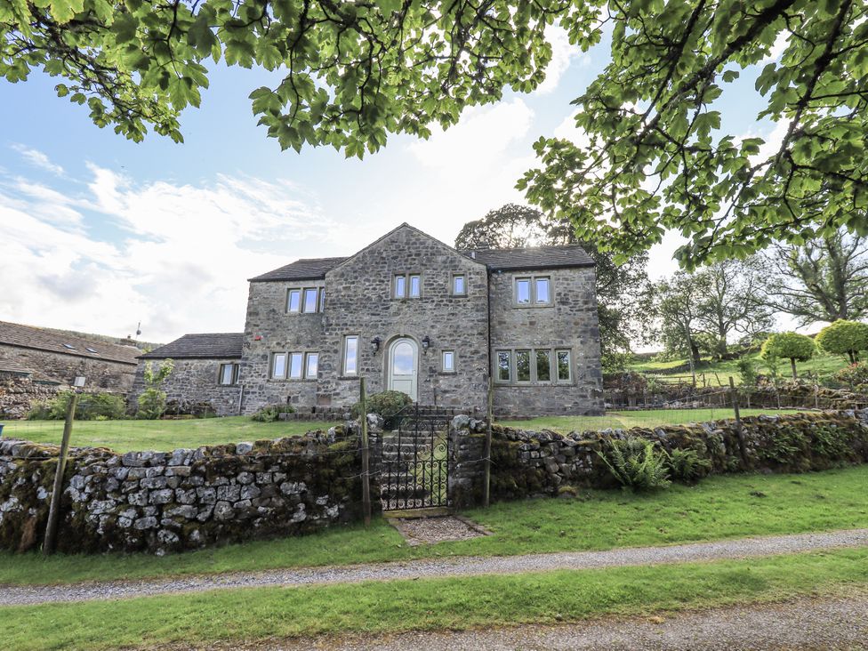 A house with a gate and garden at Hallbeck near Kettlewell