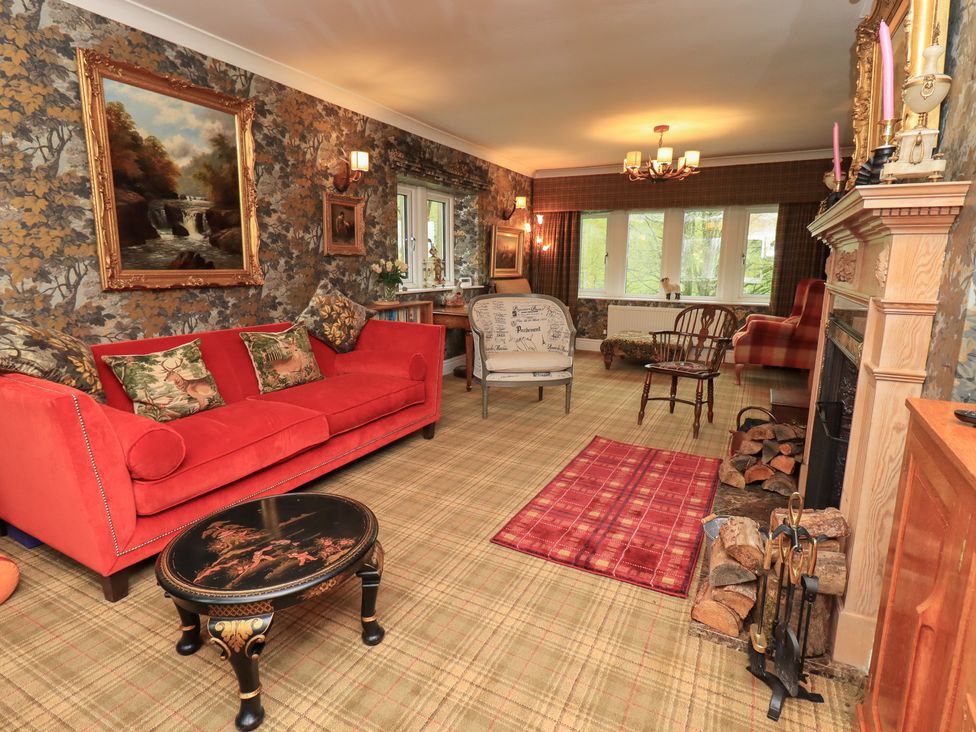 A living room with a sofa and coffee table at Hallbeck in Buckden