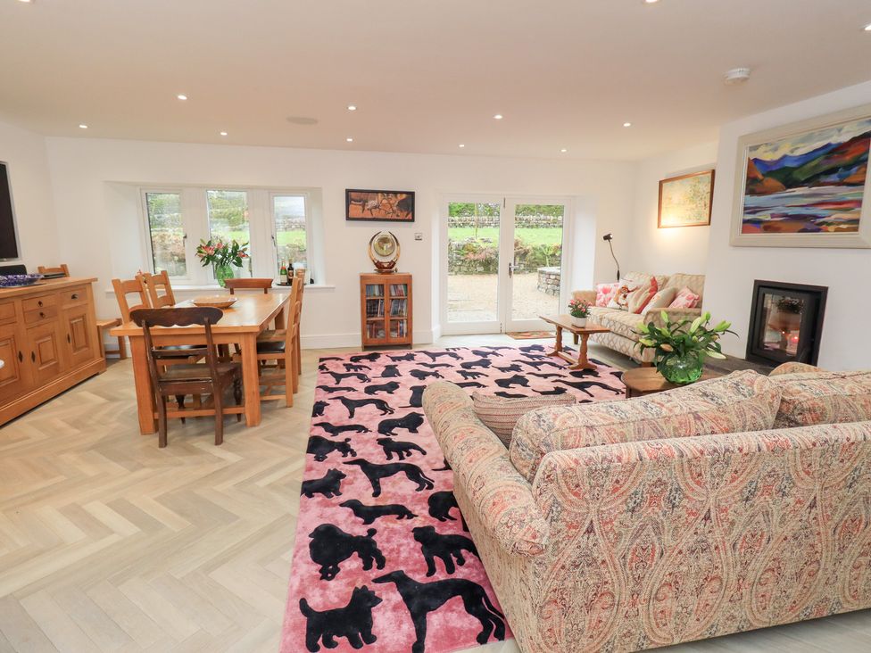 A living room with a dining area and a sofa at Hallbeck in Buckden