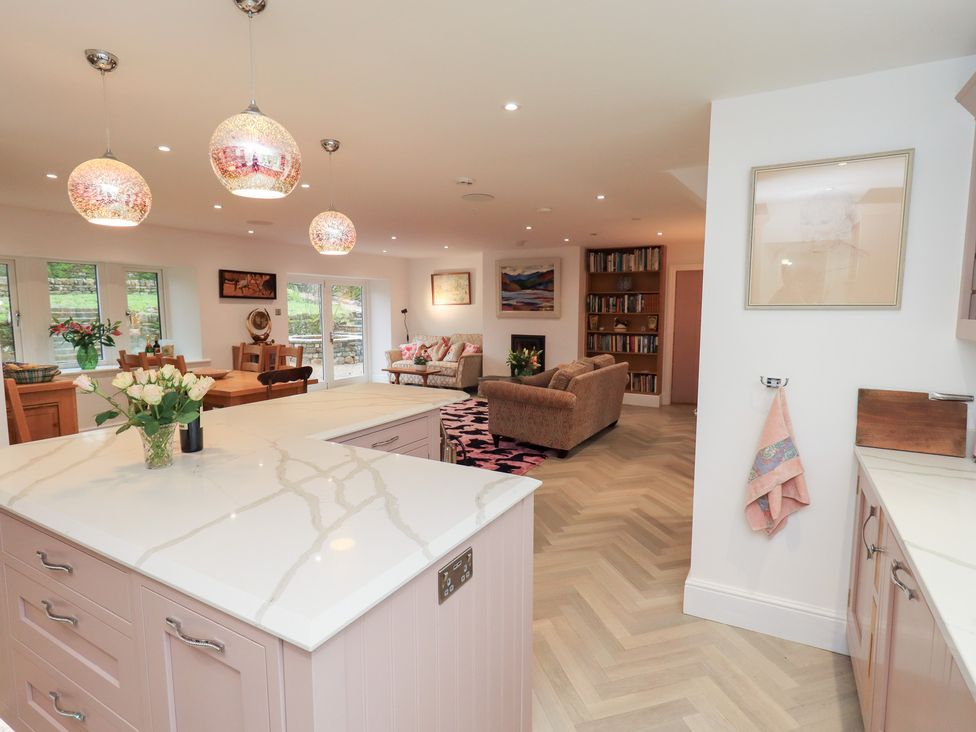 A kitchen and dining area with seating at Hallbeck in Buckden