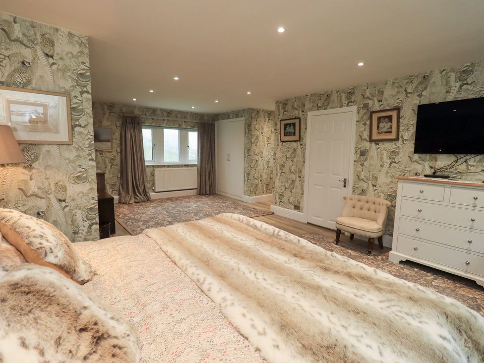 A bedroom with a bed and dresser at Hallbeck in Buckden