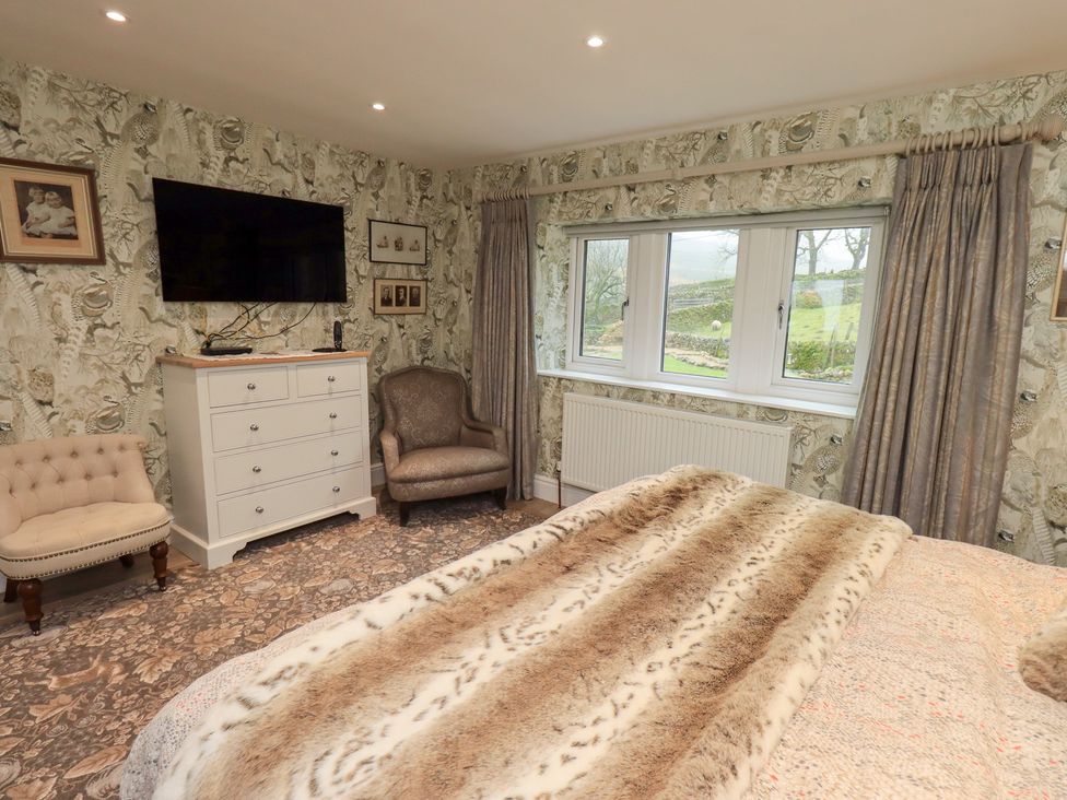 A bedroom with a bed and a television at Hallbeck in Buckden