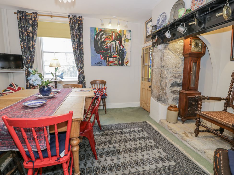 A dining room with a table and chairs at Bryn Dwr in Llangollen