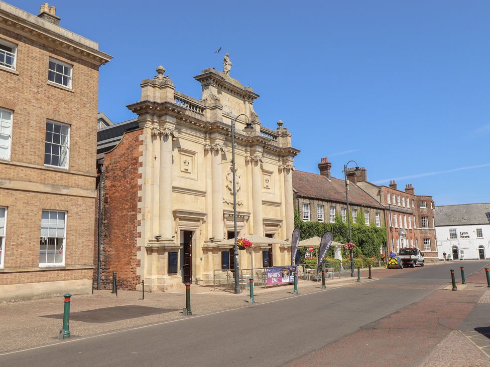 A street view featuring a historic building at Corner House in King's Lynn