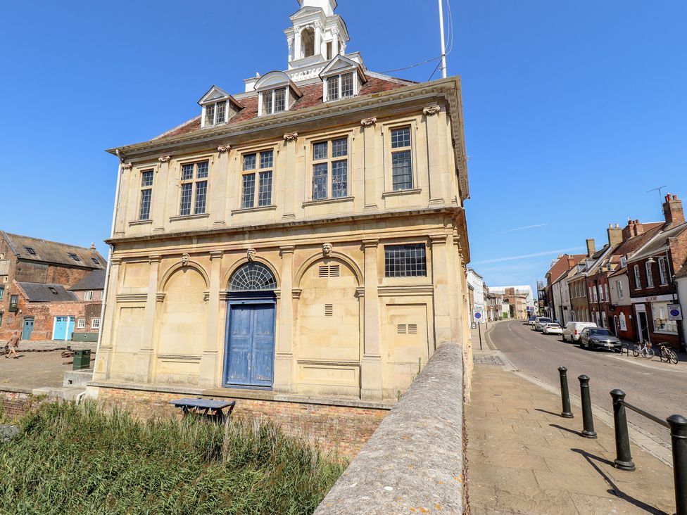 A historical building with a blue door and windows on a street in King's Lynn